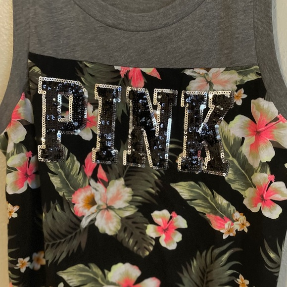 💥RARE💥 NWOT never worn tropical print sequin VS PINK top - Picture 2 of 3